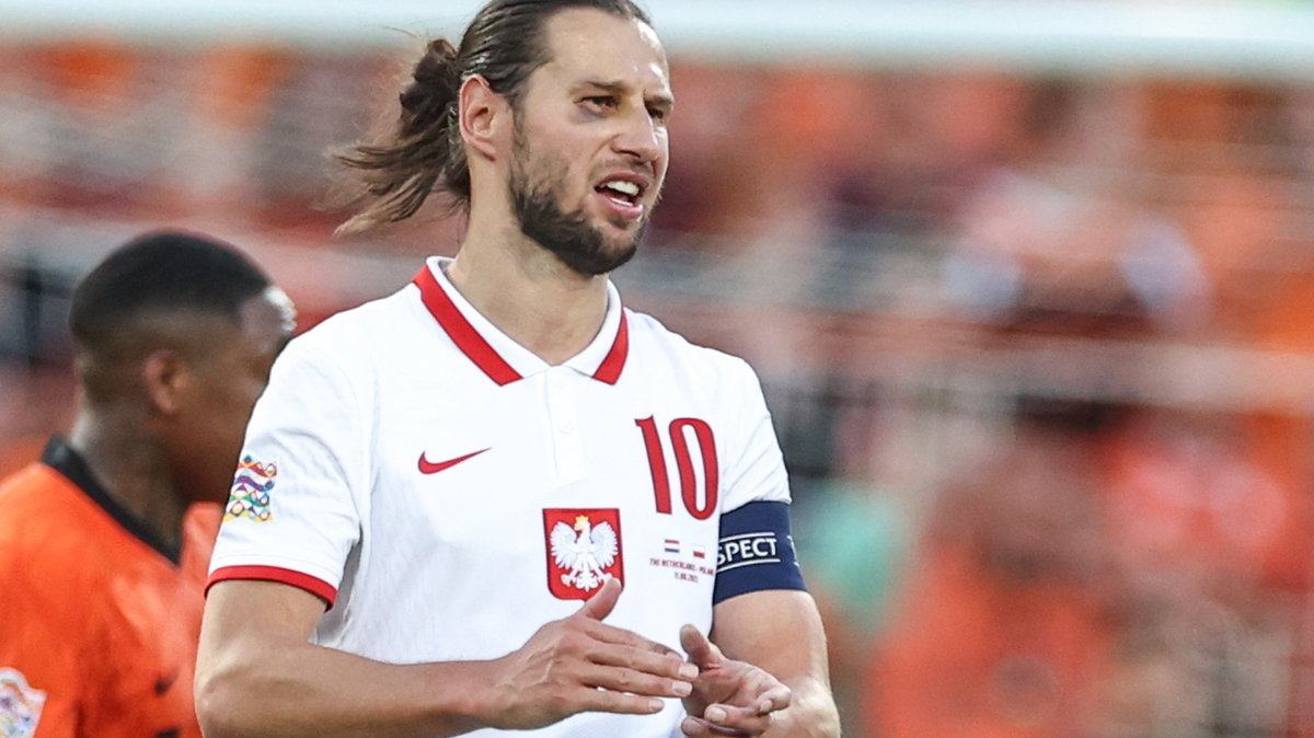 Grzegorz Krychowiak podczas meczu Ligi Narodów z Holandią w czerwcu 2022 r.