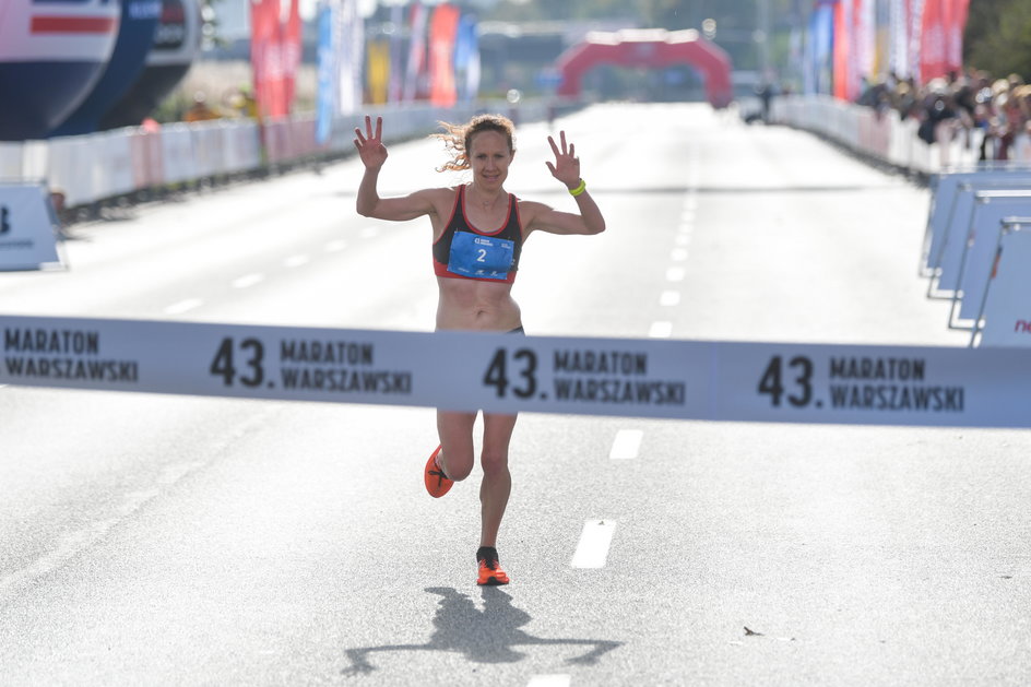 Monika Andrzejczak poprawiła życiówkę i była najszybsza w 43. Maratonie Warszawskim