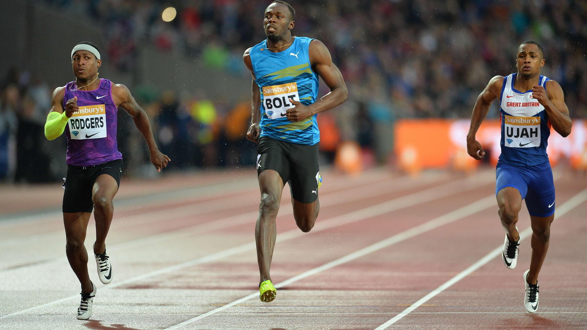 Usain Bolt (w środku) znów jest szybki jak błyskawica