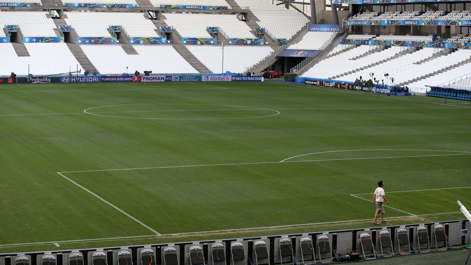 MURAWA NA STADIONIE STADE VELODROME W MARSYLII