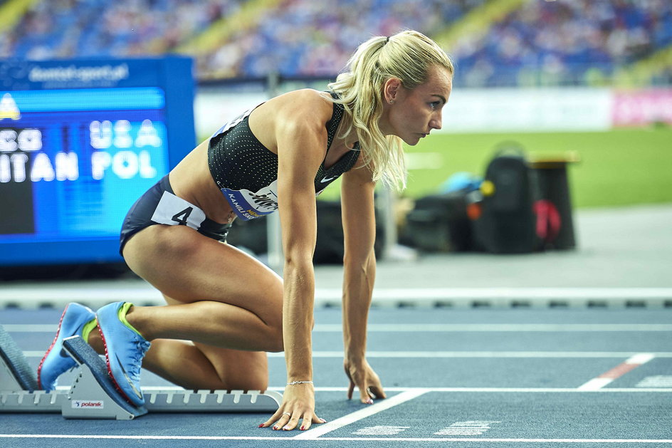 Rekord życiowy Święty-Ersetic (50.41) to drugi wynik w historii polskiej lekkoatletyki na 400 m. Szybciej pobiegła tylko Irena Szewińska (49.28). 