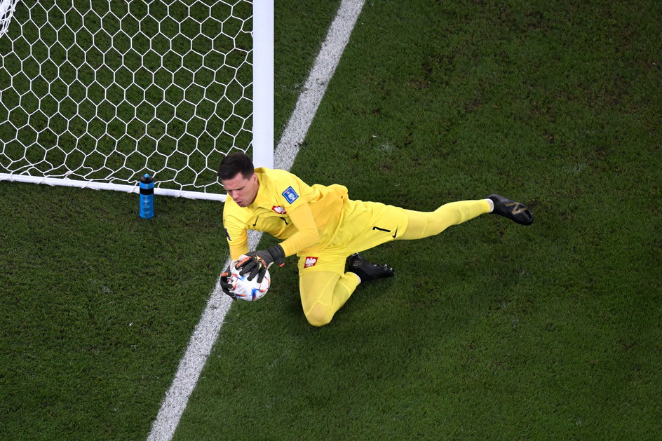 Wojciech Szczęsny podczas trudnej interwencji