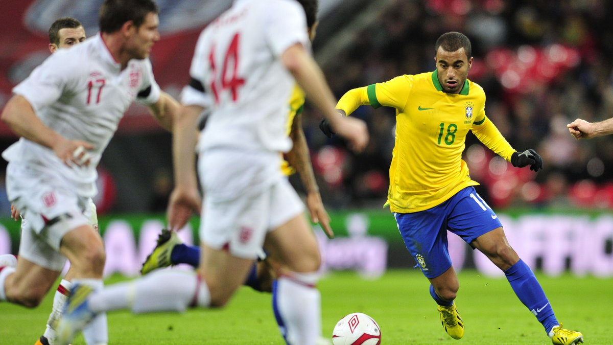 Lucas Moura (w żółtej koszulce)