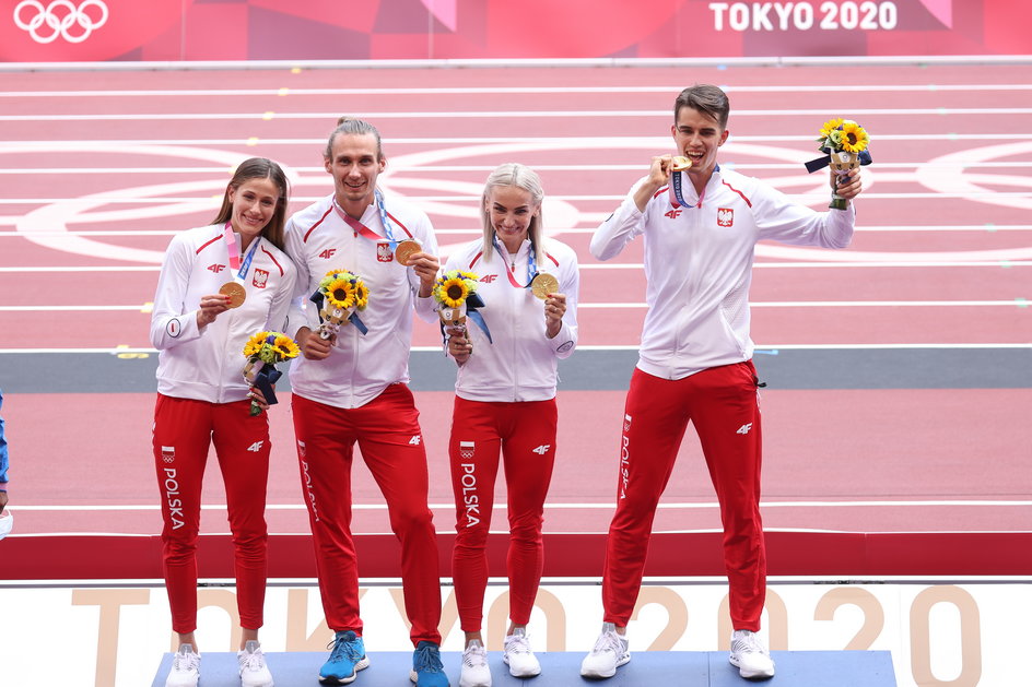 Natalia Kaczmarek, Karol Zalewski, Justyna Święty-Ersetic, Kajetan Duszyński – złoci medaliści igrzysk w Tokio