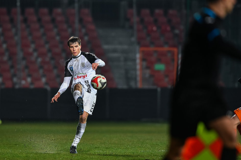 Piotr Kowalik coraz częściej gra w Sandecji Nowy Sącz