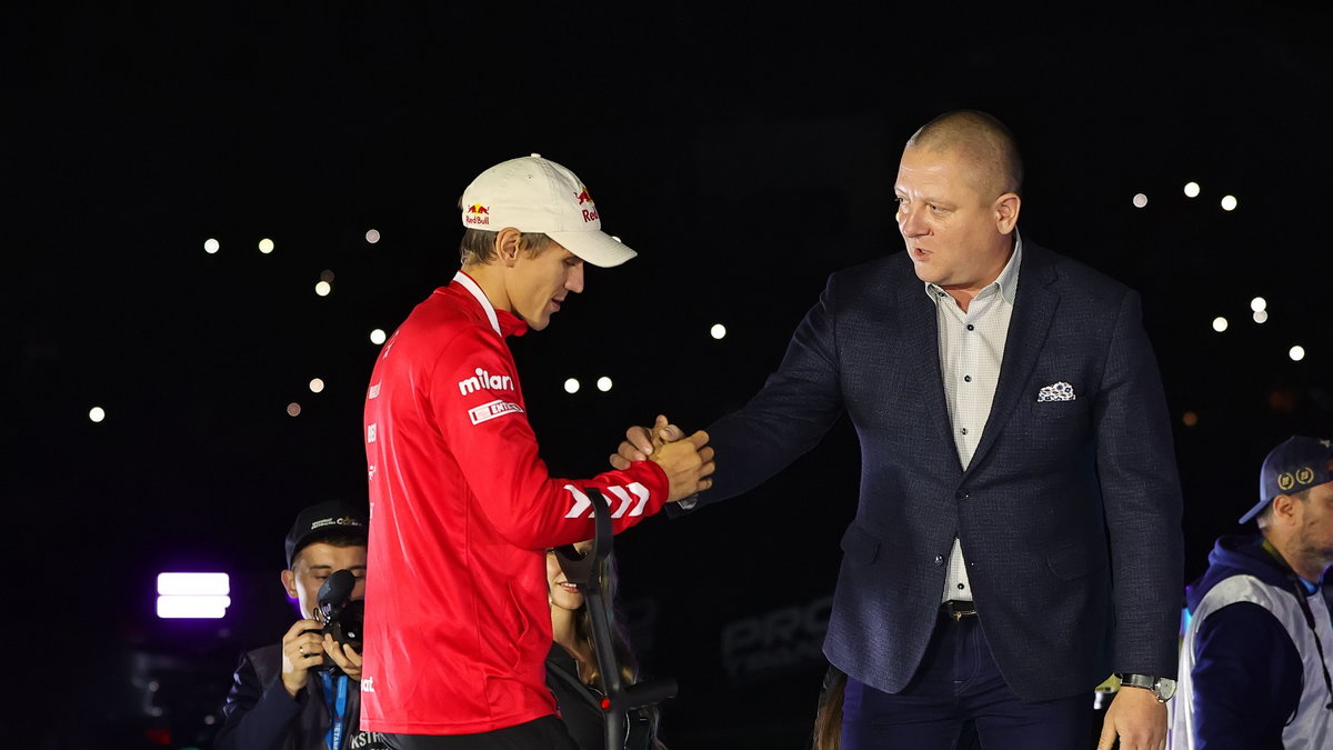 Wojciech Stępniewski podczas dekoracji po finale PGE Ekstraligi