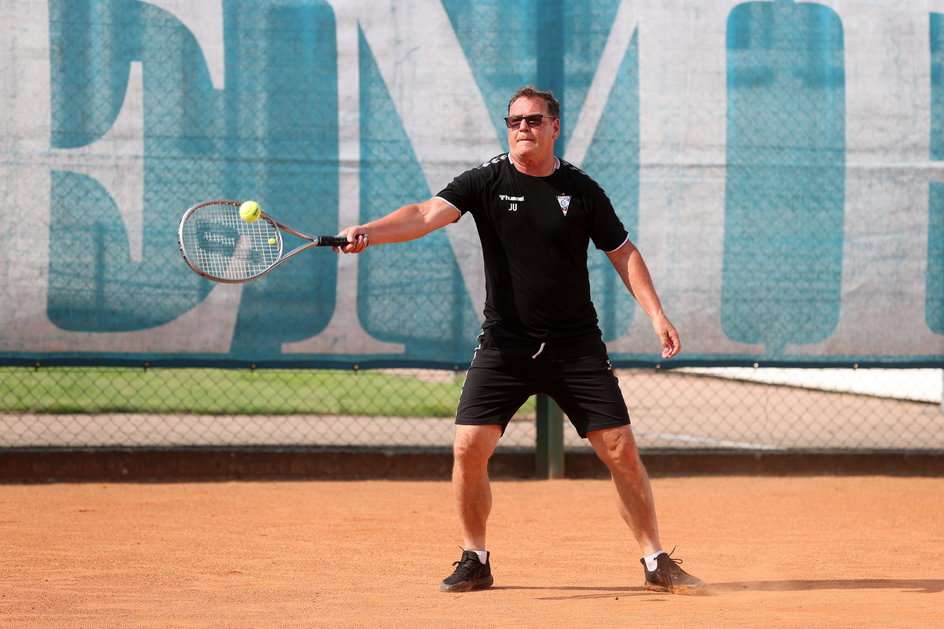Na zgrupowaniu w Opalenicy trener Jan Urban znalazł czas, żeby pograć w tenisa z Arturem Płatkiem.