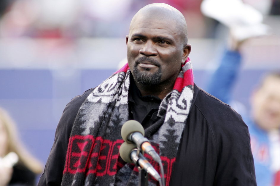 Lawrence Taylor podczas przemówienia. (8.01.2006 r., Carolina Panthers - New York Giants).