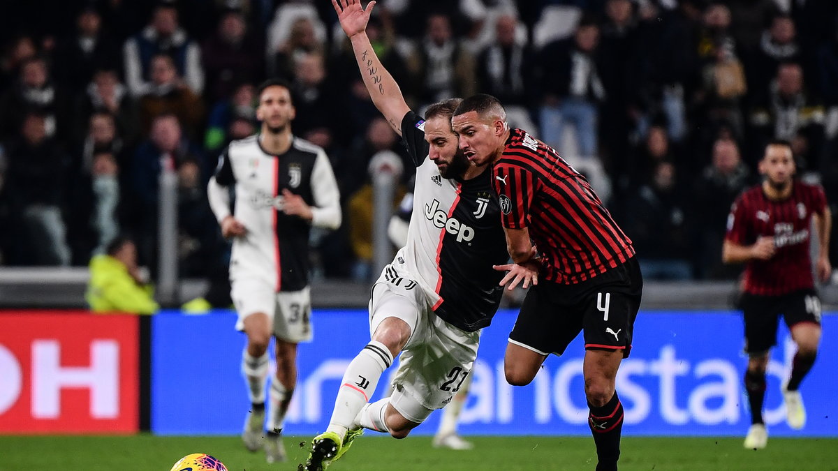 Gonzalo Higuain (Juventus Turyn) i Ismael Bennacer (AC Milan)