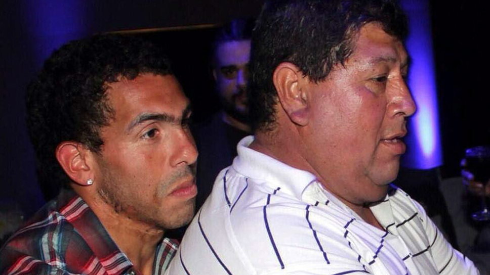  Carlos Tevez (L) z ojcem Segundo Tevez 
