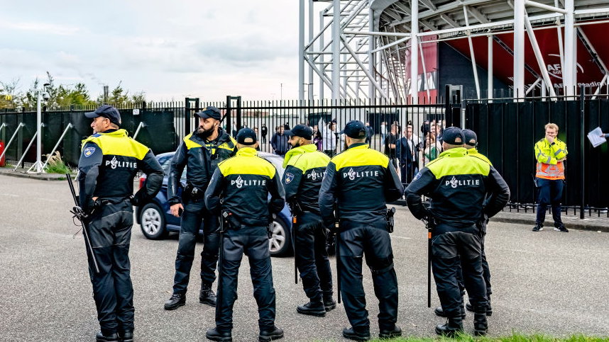 Holenderska policja przed meczem AZ Alkmaar — Legia Warszawa