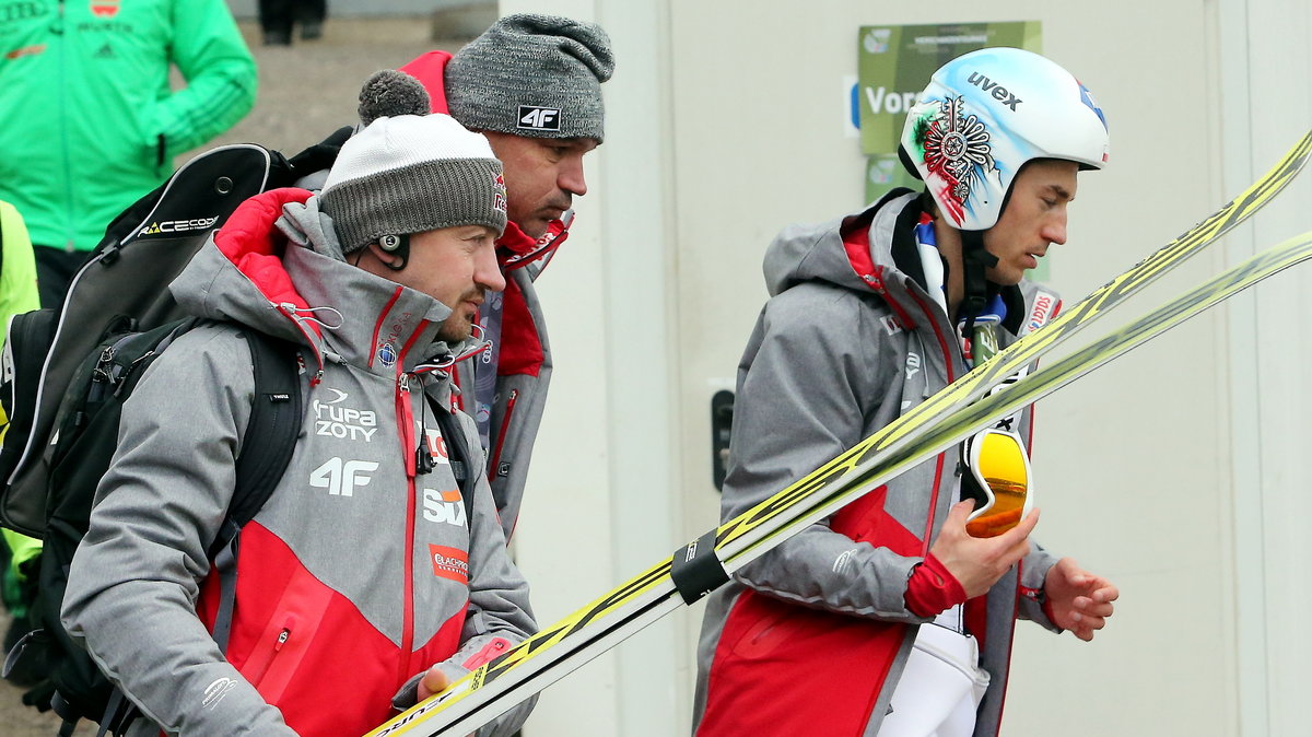 Kamil Stoch (z prawej), doktor Aleksander Winiarski i Adam Małysz