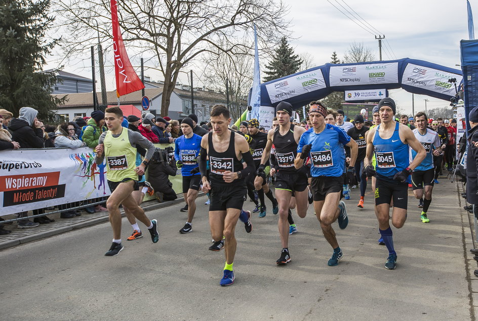 Mariusz Giżyński (nr 3342) wygrał bieg na 5 km