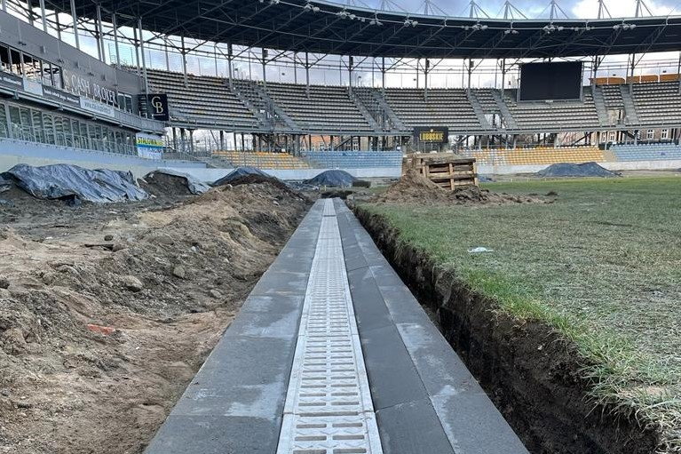 Odwodnienie liniowe na stadionie w Gorzowie