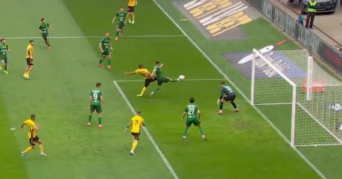 Gol samobójczy pogrążył Śląsk. Niebywały pech [SKRÓT MECZU]