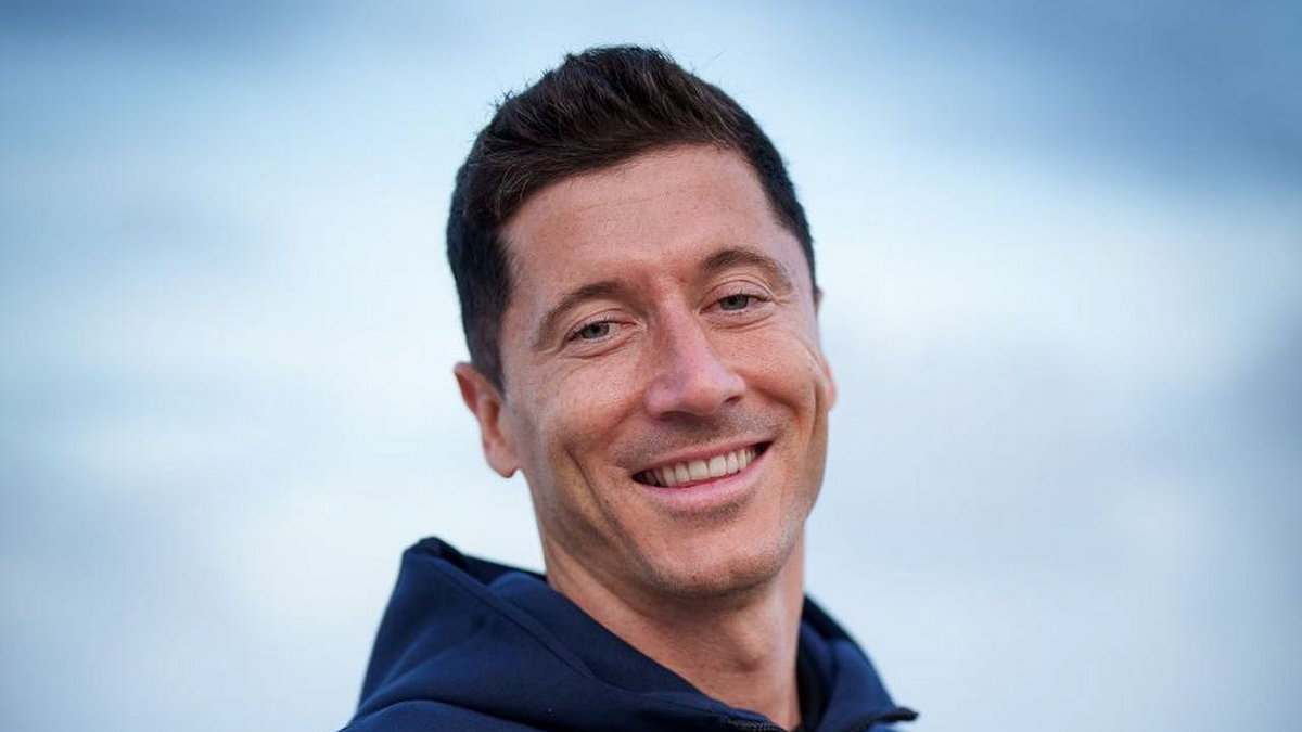 Robert Lewandowski zamienił gigantyczny klub, Bayern Monachium, na równie wielką piłkarską potęgę, Barcelonę. Ten transfer rozpalił kibiców nie tylko w Polsce, Niemczech i Hiszpanii.