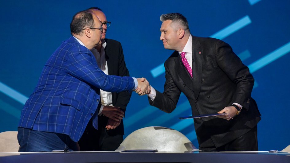 Polonya Olimpiyat Komitesi Başkanı Radosław Piesiewicz (sağda) ve Polsat Spor Başkanı Marian Kmita