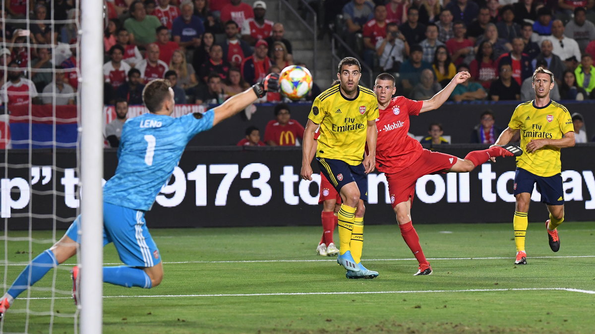 Bernd Leno (Arsenal Londyn) i Daniels Ontuzans (Bayern Monachium)