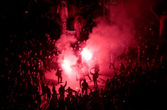 epa08079794 - SPAIN CATALONIA CRISIS (Protests ahead of FC Barcelona and Real Madrid soccer match)