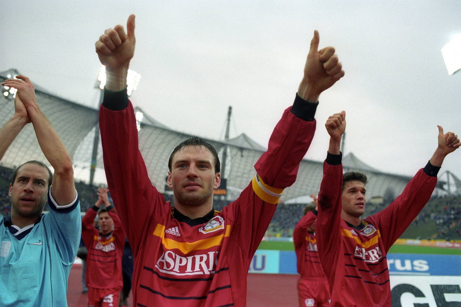 Piłkarze Bayeru Leverkusen w 2000 r. Pierwszy z prawej Michael Ballack