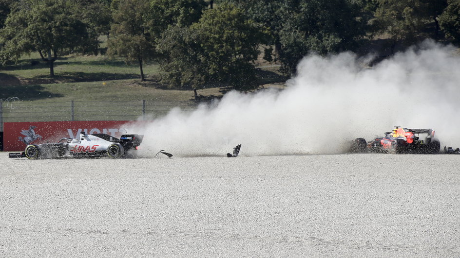 Romain Grosjan i Max Verstappen. Ten drugi nie wrócił już na tor