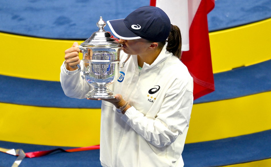 Iga Świątek z trofeum na wygranie w US Open