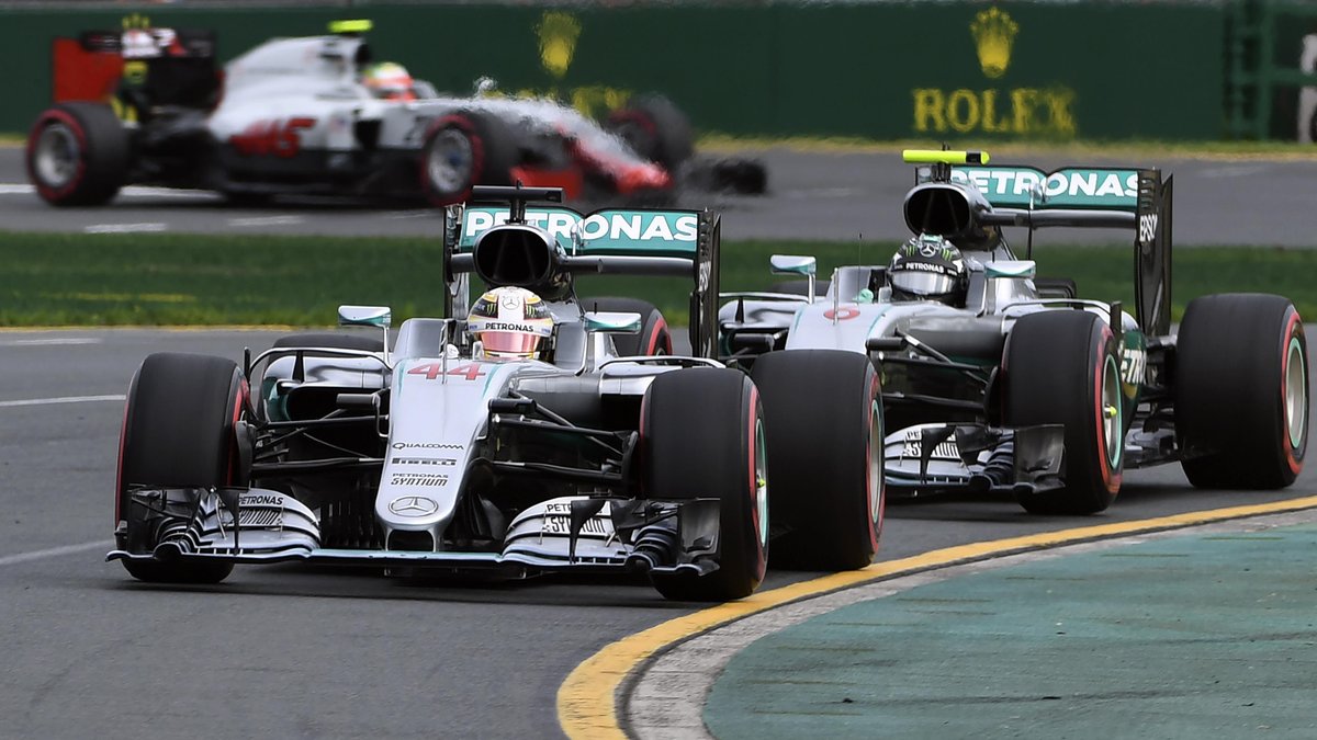 Mercedes AMG Petronas F1 Team's British driver Lewis Hamilton leads team mate Nico Rosberg of Germany during qualifying of the Formula One Australian Grand Prix in Melbourne on March 19, 2016. / AFP / Saeed KHAN / IMAGE RESTRICTED TO EDITORIAL USE - STRIC