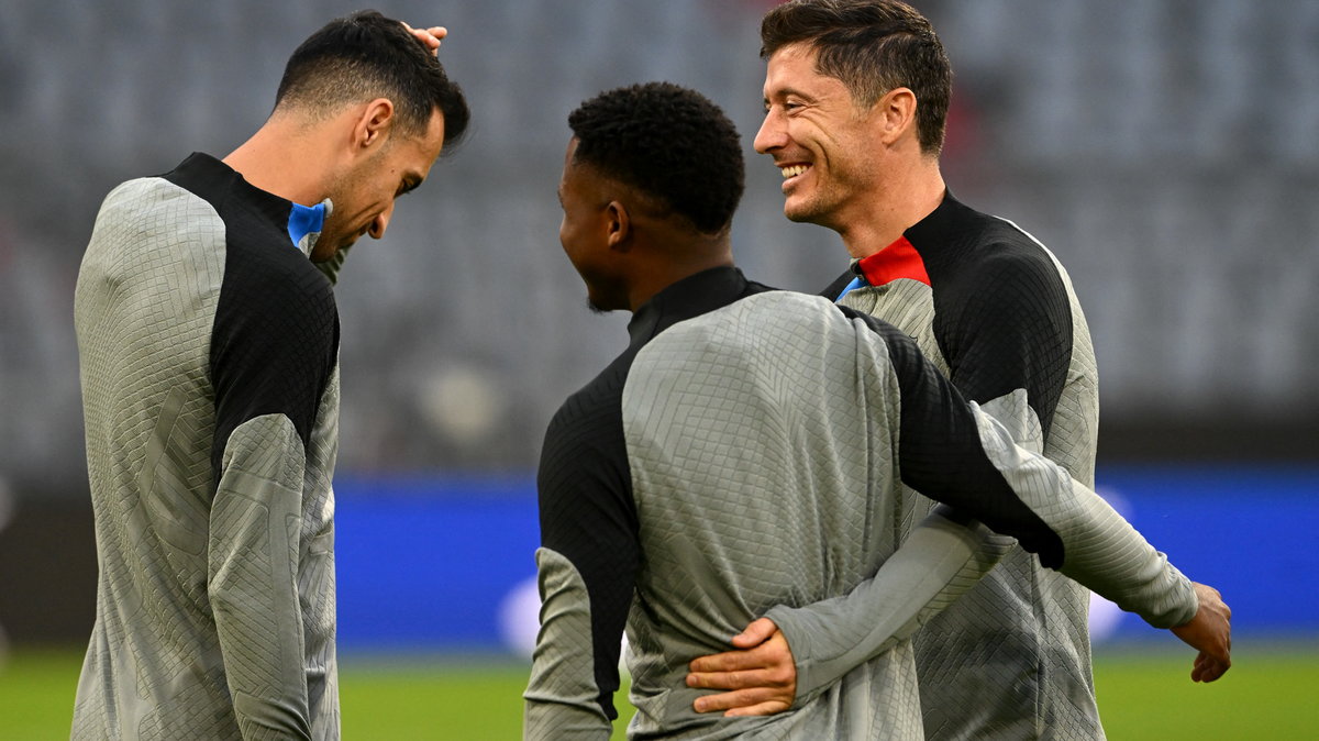 Robert Lewandowski (po prawej) i Ansu Fati (w środku)