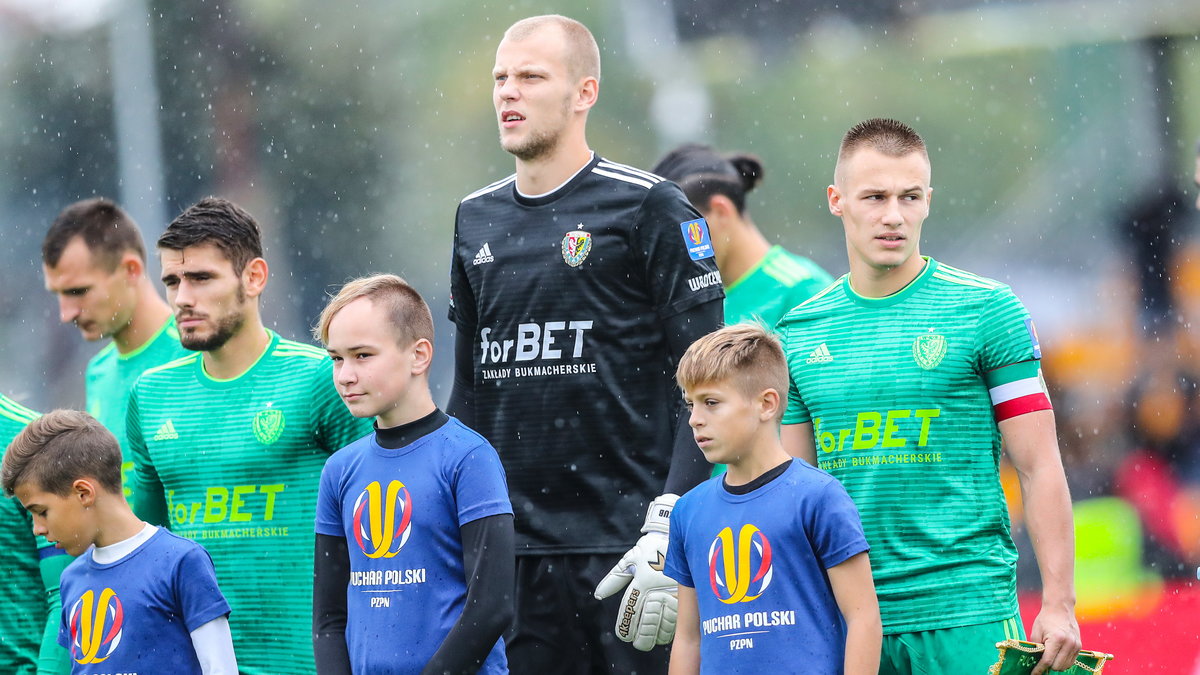 Jakub Wrąbel bronił w meczu Pucharu Polski Olimpia Elbląg - Śląsk Wrocław