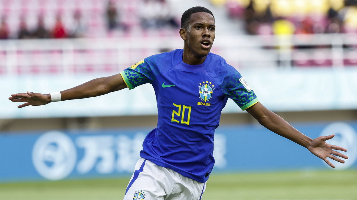 Estevao Willian cieszy się z gola dla Brazylii w meczu MŚ U-17