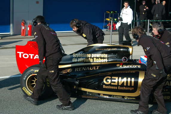 Bolid Lotus Renault GP z napisem dla Kubicy
