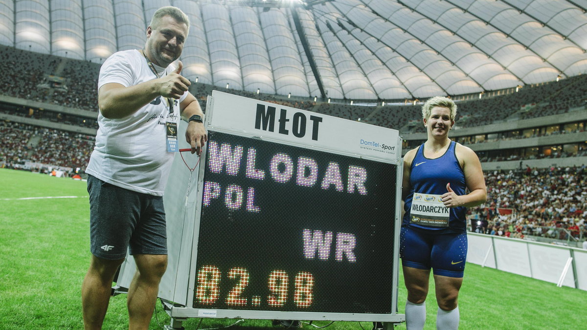 Anita Włodarczyk z trenerem Krzysztofem Kaliszewskim po pobiciu rekordu świata