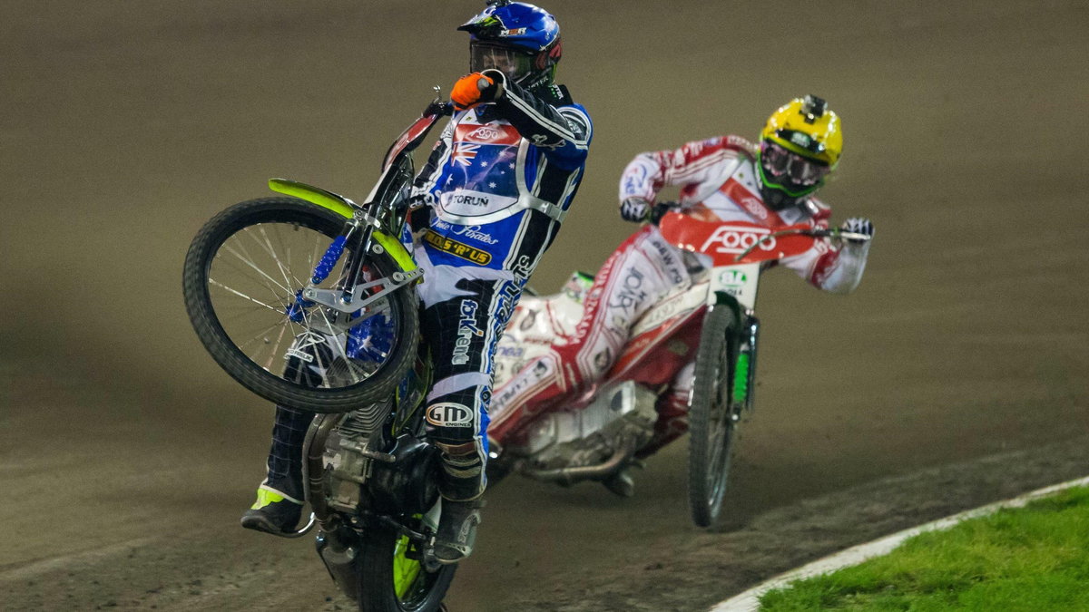 Chris Holder prowadzi przed Patrykiem Dudkiem