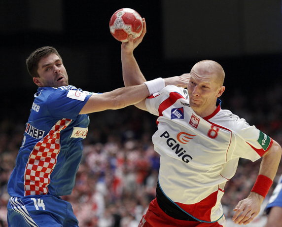 2010-01-30T163531Z_01_EIS16_RTRIDSP_3_HANDBALL-EUROPEAN.jpg