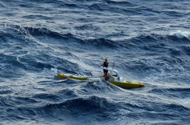 Aleksander Doba - środek Oceanu Atlantyckiego, 23 grudnia, 2013:   23-40.55N, 53-13-21N