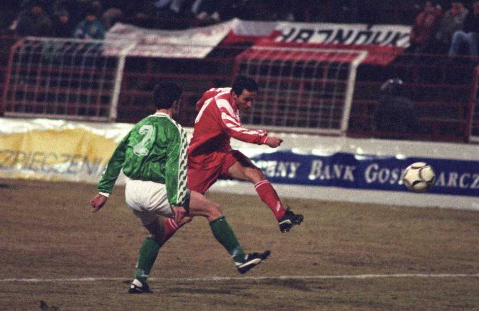 Mariusz Śrutwa w trakcie meczu Polska — Słowenia (0:0) w marcu 1996 r.