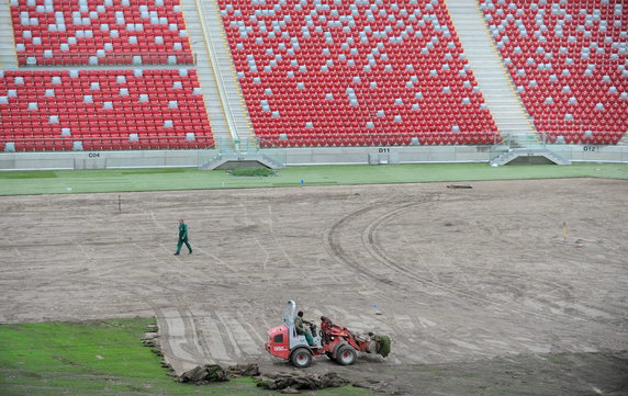 STADION NARODOWY MURAWA WYMIANA