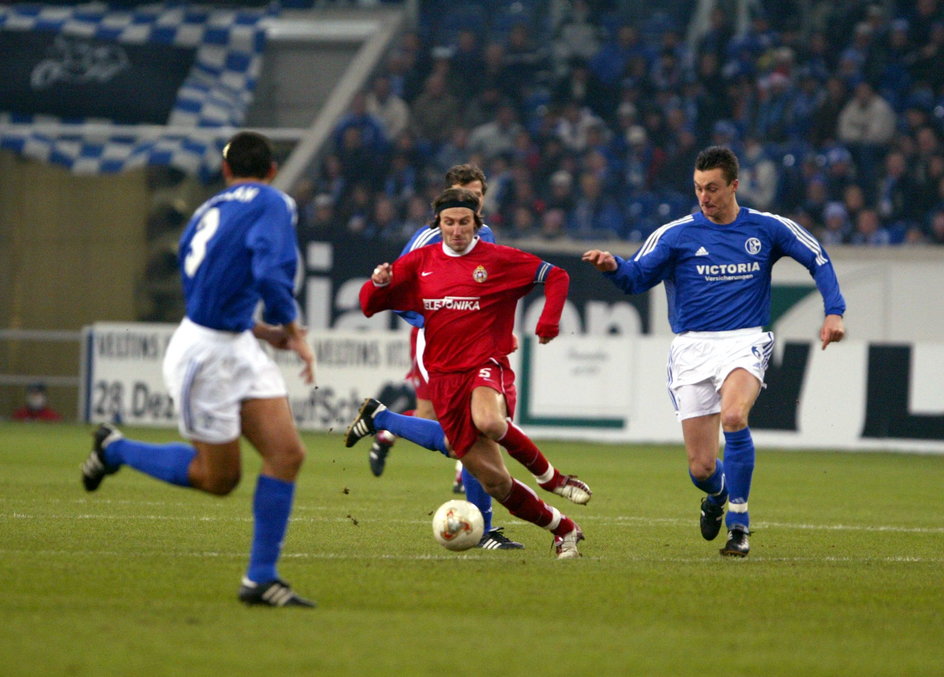 Kamil Kosowski (Wisła Kraków) i Tomasz Hajto (Schalke Gelsenkirchen)