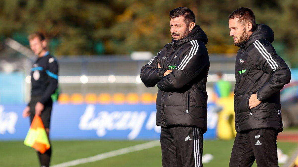 Marcin Kaczmarek (z lewej) i Maciej Patyk. (Radunia Stężyca - Lechia Gdańsk)