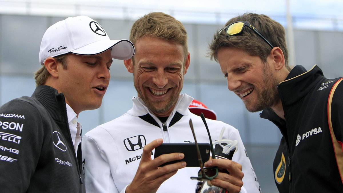 Jenson Button (w środku)