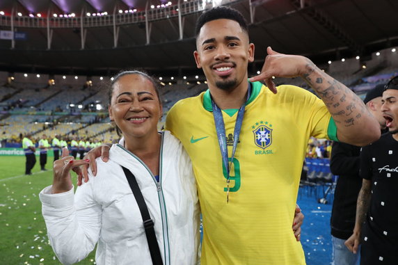 Gabriel Jesus z mamą