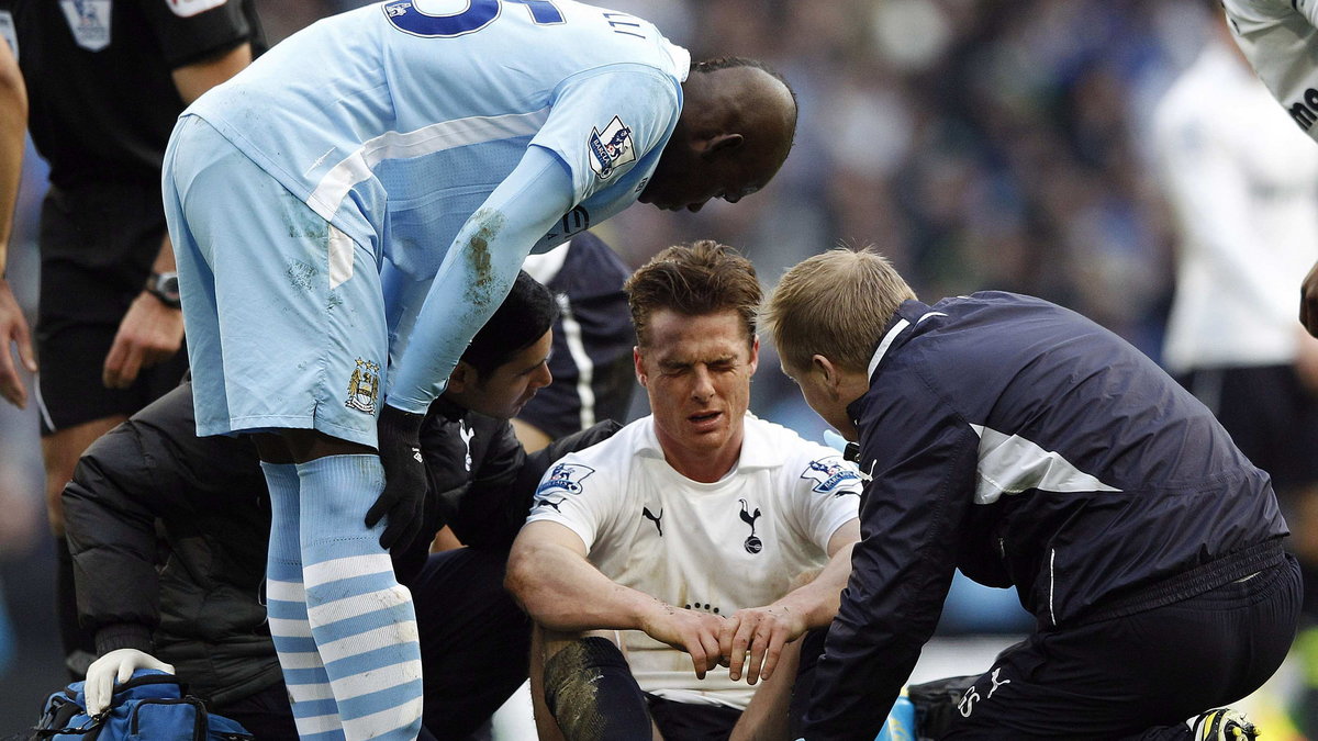 Mario Balotelli i Scott Parker (w środku)