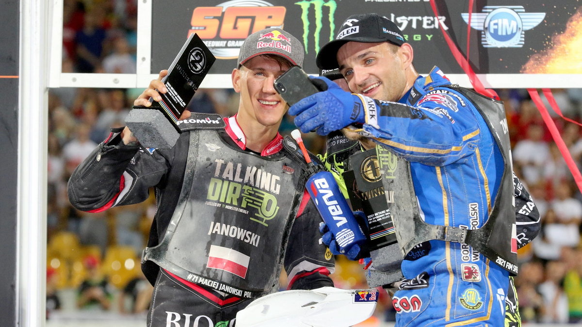 Maciej Janowski i Bartosz Zmarzlik na podium Grand Prix Polski w Toruniu