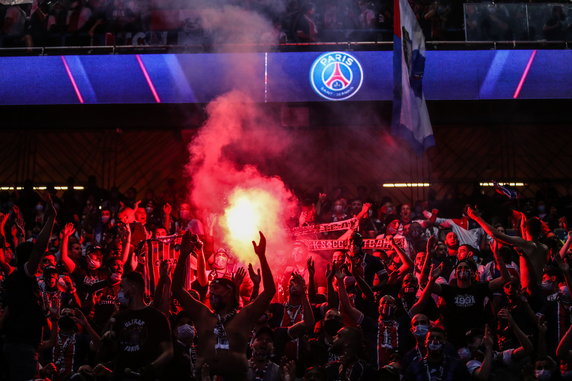 epa08621353 - FRANCE SOCCER UEFA CHAMPIONS LEAGUE FINAL (Paris Saint-Germain supporters in Paris
)