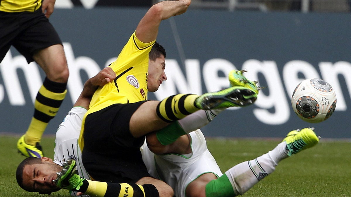 Robert Lewandowski (L) i Alvaro Dominguez