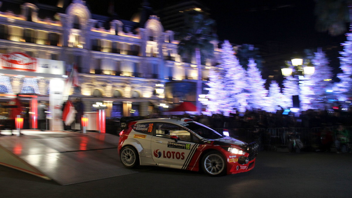 Po zjechaniu z rampy w Monte Carlo, po czwartkowych nocnych oesach Robert Kubica i Maciej Szczepaniak zajmowali ósme miejsce w klasyfikacji generalnej. W piątek rano odpadli na pierwszym oesie..., fot. Cezary Gutowski