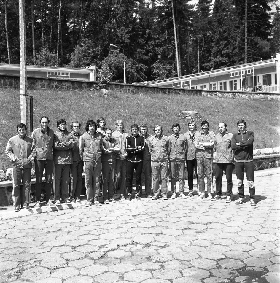 Mistrzowie świata podczas zgrupowania przed wylotem do Montrealu, gdzie zostali mistrzami olimpijskimi. 