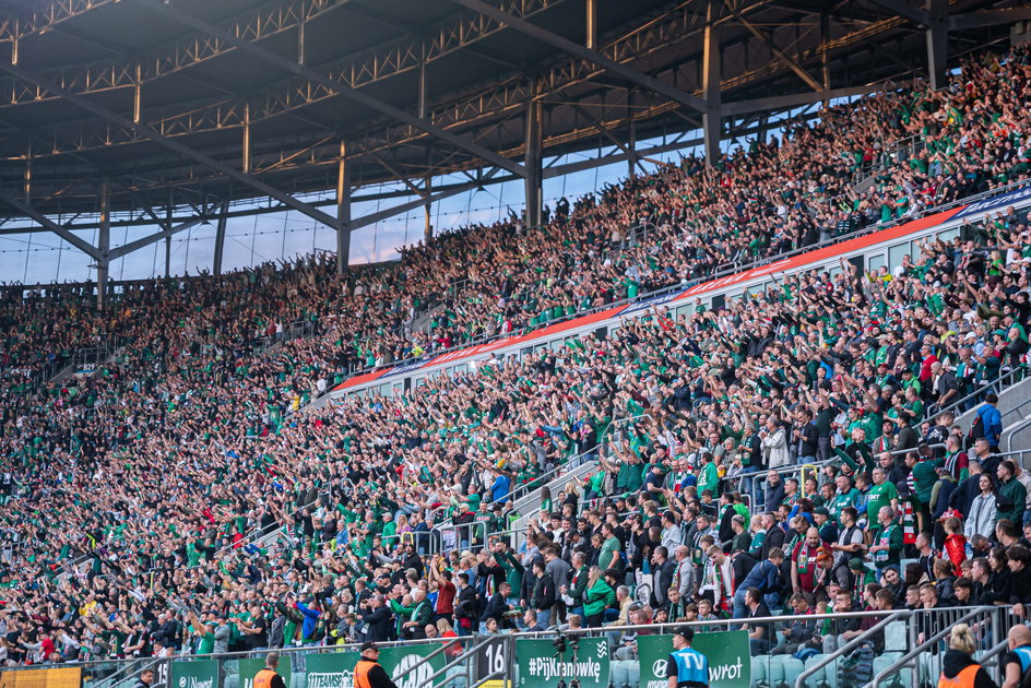 Październikowy mecz Śląska z Legią (4:0) zgromadził komplet publiczności na trybunach stadionu we Wrocławiu