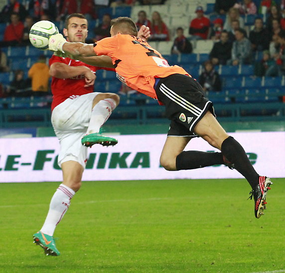 PIŁKARSKA EKSTRAKLASA WISŁA KONTRA PIAST