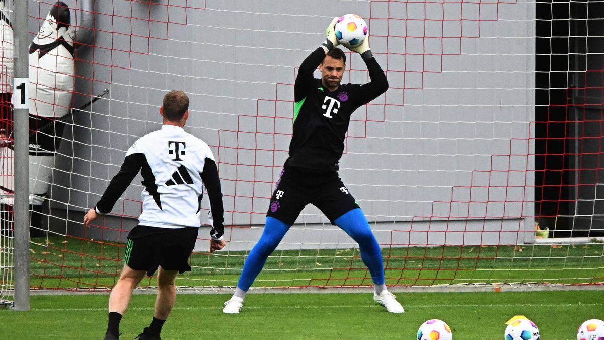 Manuel Neuer bierze udział w treningu Bayernu